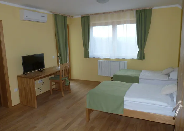 Eco Mila Πανσιόν 3*